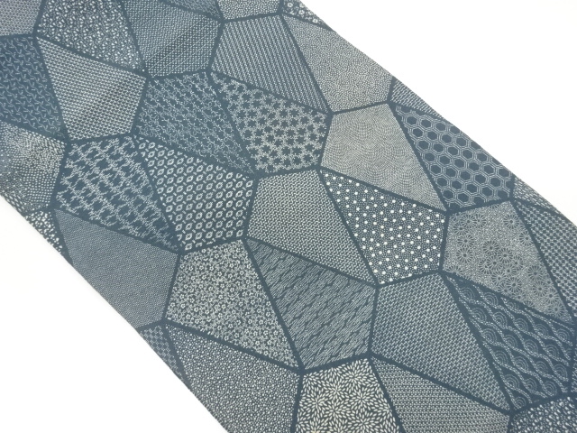 縮緬地型染切り嵌め風古典柄尽くし模様名古屋帯